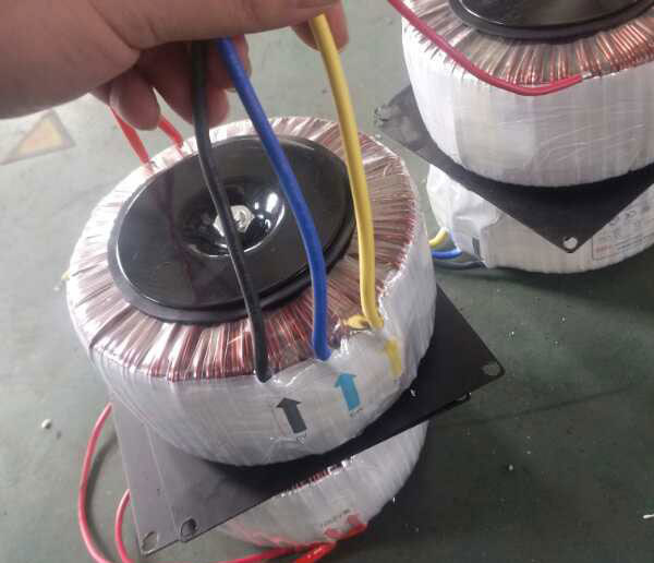 環形變壓器200W,220V轉24V環形變壓器廠家